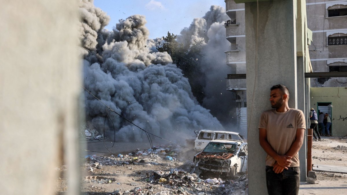 A man takes cover behind a column as an explosion propagates smoke and dust during an Israeli strike that targeted a school in the Zeitoun district on the outskirts of Gaza City, Palestine, Sept. 1, 2024. (AFP Photo)