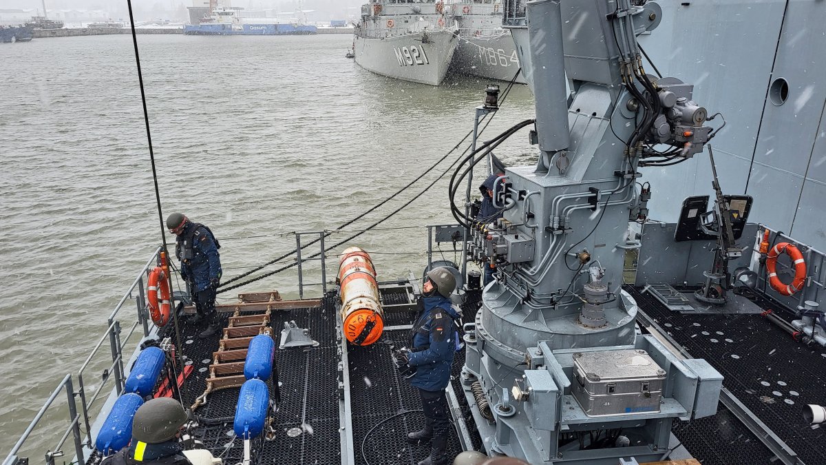 Members of the German Navy operate a submarine drone onboard German mine hunter FGS Weilheim during NATO exercise Freezing Winds 24, led by the Finnish Navy, in the Baltic Sea in Turku, Finland, Nov. 20, 2024. (Reuters Photo)