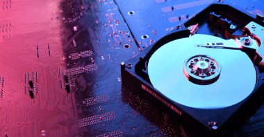 The groundbreaking 3D optical data storage project by professor Huriye Akdaş and her team promises long-term, high-capacity and organic storage solutions. (Shutterstock Photo)