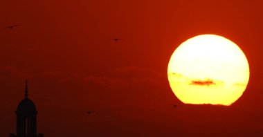 The sun sets over the marina along al-Wakra corniche south of the capital Doha, Qatar, Dec. 25, 2024. (AFP Photo)