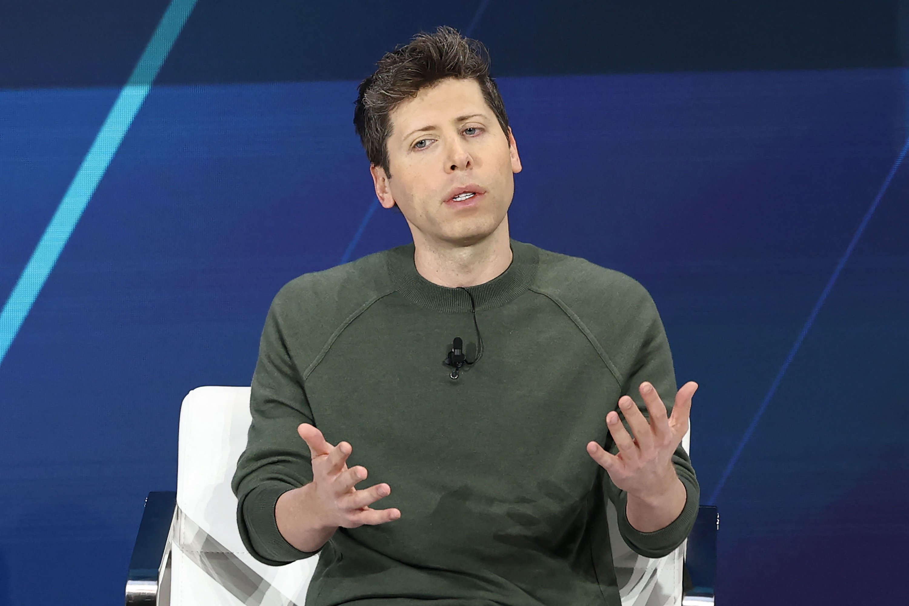 Sam Altman, cofundador y director ejecutivo de OpenAI, habla durante la cumbre anual DealBook del New York Times en Jazz at Lincoln Center, Nueva York, EE. UU., 4 de diciembre de 2024. (Foto AFP)