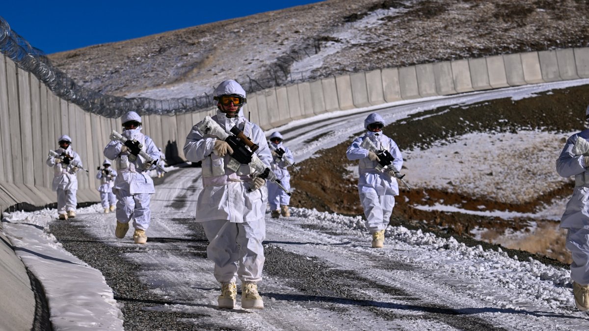 Troops patrol the border in Başkale, Van, Dec. 28, 2024. (AA Photo)