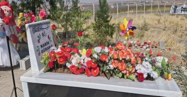 The grave of 8-year-old Narin Güran, whose tragic death has sparked national outrage, Diyarbakır, Türkiye, Dec. 25, 2024. (DHA Photo) 