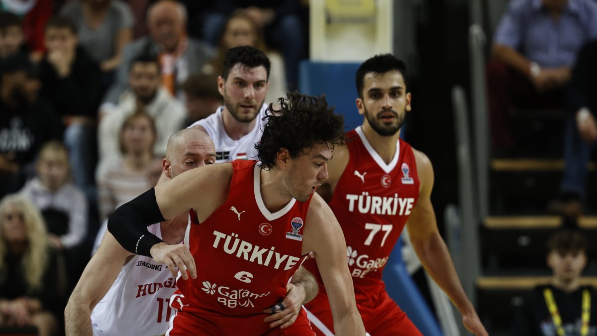 Turkish national basketball player Cedi Osman in action during the FIBA ​​2025 European Men&#039;s Basketball Championship Qualifiers Group B match Hungary at Savaria Arena, Szombathely, Hungary, Nov. 25, 2024. (AA Photo)