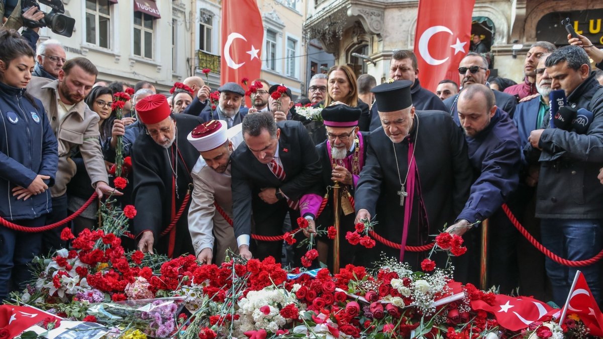 People leave flowers in memory of victims at the site of the Istiklal Street attack, Istanbul, Türkiye, Nov. 16, 2022. (AA Photo)