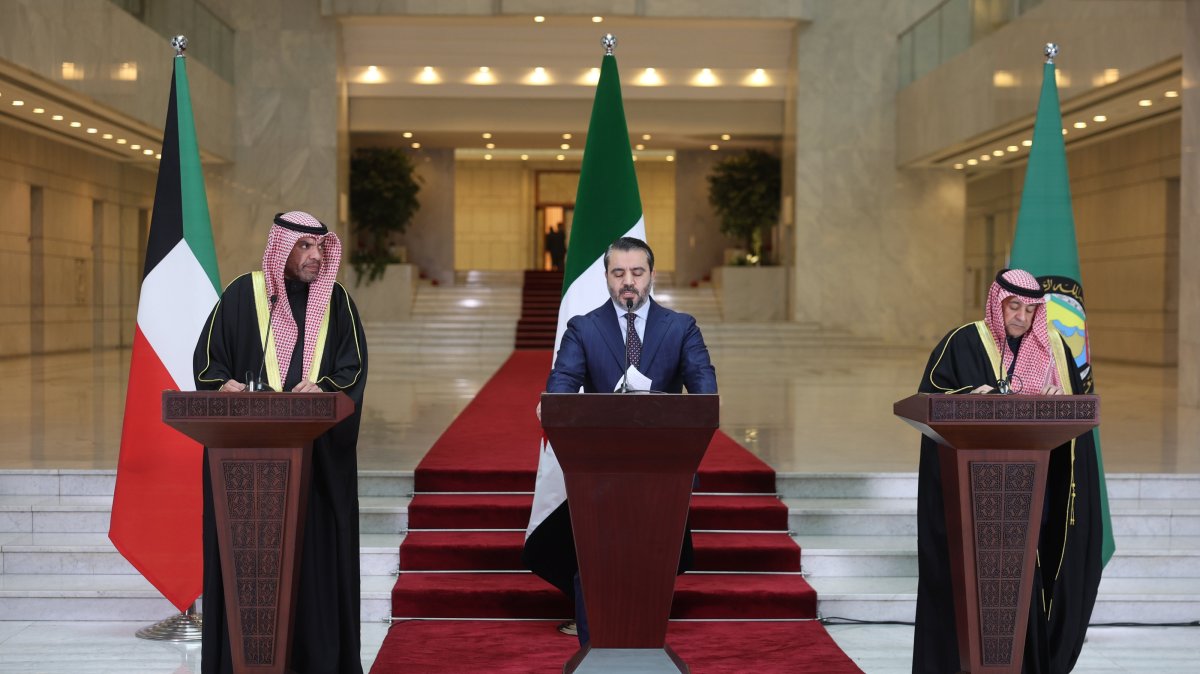 Kuwait&#039;s Foreign Minister Abdullah Ali al-Yahya (L), Syrian Foreign Minister Asaad Hassan al-Shibani (C) and the secretary-general of the Gulf Cooperation Council (GCC) Jassim Mohammed al-Budaiwi (R) attend a news conference after their meeting in Damascus, Syria, Dec. 30, 2024. (EPA Photo)