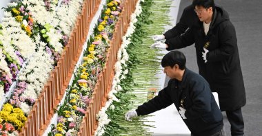 Mourners pay their respects at a memorial altar for victims of the Jeju Air plane crash, at Muan Sports Park in Muan, South Korea, Dec. 30, 2024. (AFP Photo)