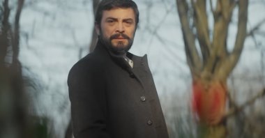 A still from TRT Tabii&#039;s series &#039;Gassal&#039; featuring renowned actor Ahmet Kural