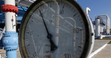 A pressure gauge is seen at a gas compressor station and underground gas storage facility in the village of Mryn, 120 km (75 miles) north of Kyiv, Ukraine, Oct. 15, 2015.  (Reuters File Photo)