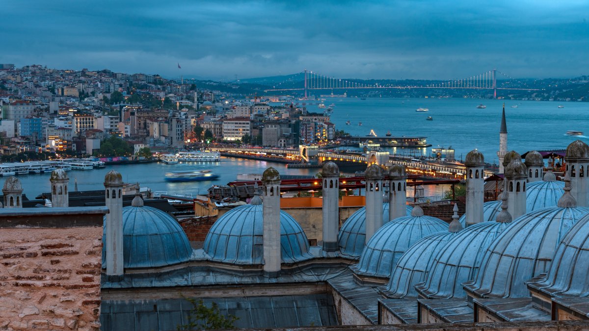 The Palestine protest will take place on Galata Bridge, Istanbul, Türkiye, April 26, 2024. (Shutterstock Photo)