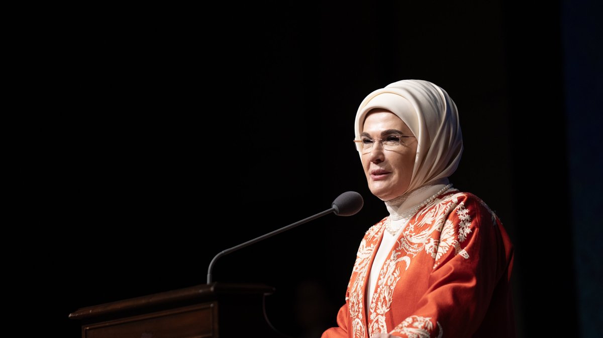 First lady Emine Erdoğan speaks at the launch of the &quot;Anadoludakiler Project&quot; documentary at the Presidential National Library, Ankara, Türkiye, Dec. 17, 2024. (AA Photo)