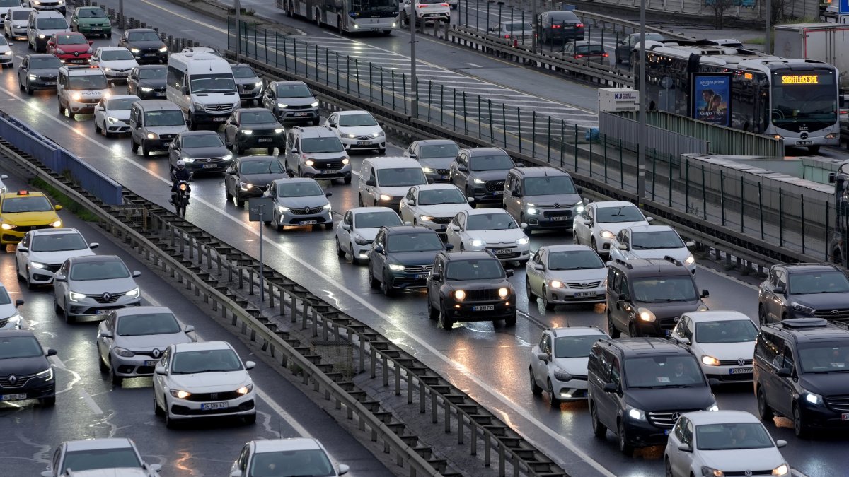 Cars are seen on a highway in Istanbul, Türkiye, Dec. 30, 2024. (AA Photo)