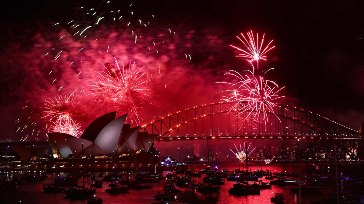 Fireworks light up the midnight sky over Sydney Harbour Bridge and Sydney Opera House during 2025 New Year’s Day celebrations, Sydney, Australia, Jan. 1, 2025. (AFP Photo)