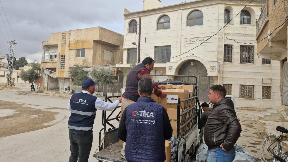 Turkish Cooperation and Coordination Agency (TIKA) volunteers distribute aid to the needy in Syria&#039;s Ghouta, Dec. 29, 2024. (AA Photo)