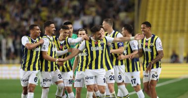 Fenerbahçe players celebrate following Dusan Tadic&#039;s goal during a Süper Lig match against Sivasspor, Istanbul, Türkiye, Nov. 10, 2024. (IHA Photo)