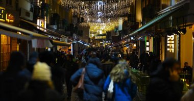 People walk in the Üsküdar district of Istanbul ahead of the New Year celebrations in Istanbul, Türkiye, Dec. 29, 2024. (AA Photo)