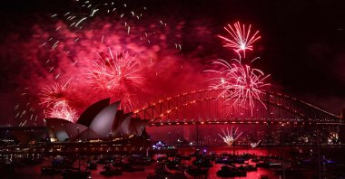 Fireworks light up the midnight sky over Sydney Harbour Bridge and Sydney Opera House during 2025 New Year’s Day celebrations, Sydney, Australia, Jan. 1, 2025. (AFP Photo)
