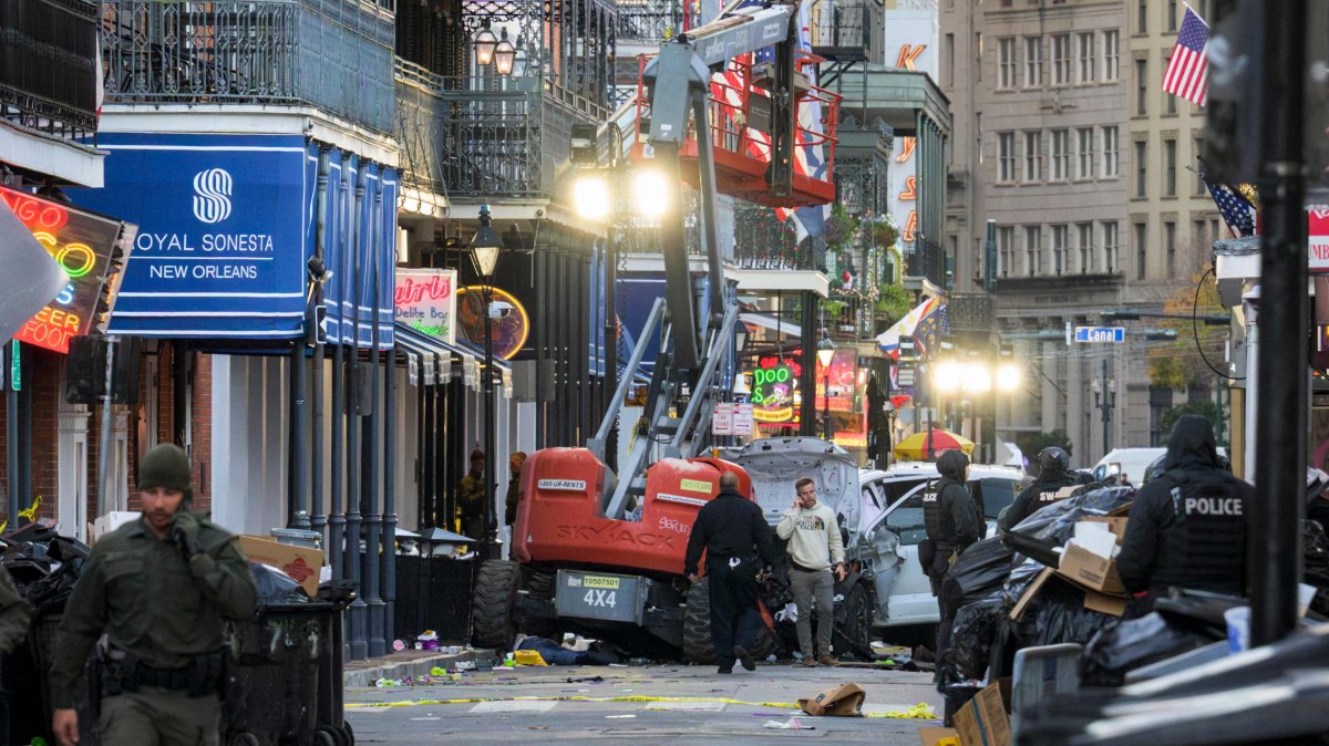 Police investigators surround a white truck that crashed into a work lift after plowing through a crowd in the French Quarter of New Orleans, Louisiana, U.S., Jan. 1, 2025. (AFP Photo)