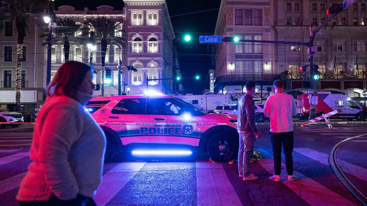 People look at a blocked-off road from Canal Street after at least 15 people were killed on Bourbon Street, after an attack early in the morning, New Orleans, Louisiana, U.S., Jan. 1, 2025. (AFP Photo)