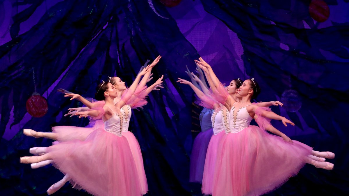 Students of the Kyrgyz Choreographic School perform onstage in a production of Pyotr Tchaikovsky&#039;s ballet &quot;The Nutcracker&quot; at the Kyrgyz Academic Opera and Ballet Theater, Bishkek, Kyrgyzstan, Dec. 27, 2024. (EPA Photo)