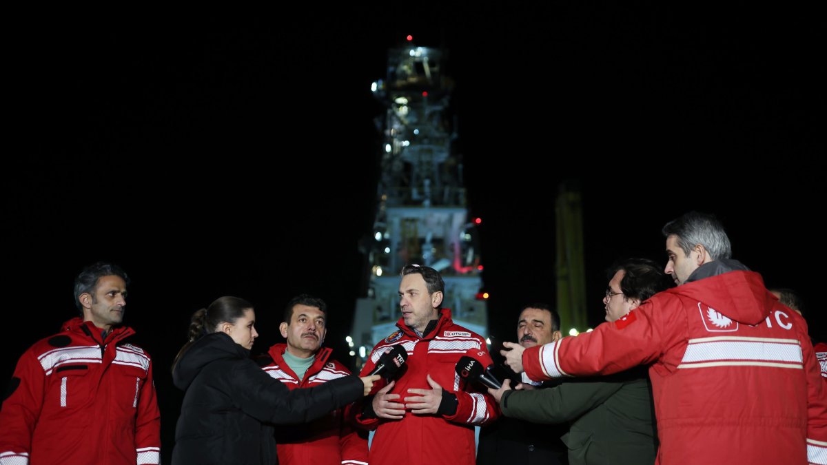 Energy and Natural Resources Minister Alparslan Bayraktar speaks to reporters during a visit to Filyos, Zonguldak, northern Türkiye, Dec. 31, 2024. (AA Photo)