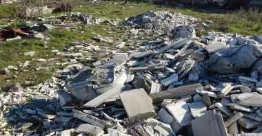Construction debris piles in Tuzla neighborhood pose health risks to residents, Istanbul, Türkiye, Jan. 3, 2025. (IHA Photo) 
