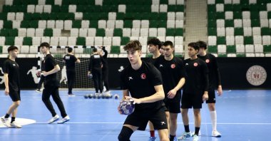 Türkiye's under-18 handball national team players train for the Mediterranean Confederation Cup, Giresun, Türkiye, Jan. 3, 2025. (AA Photo)