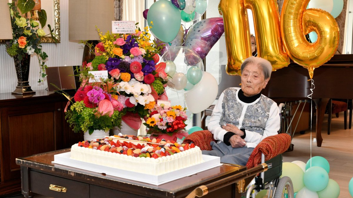 TTomiko Itooka celebrates her 116th birthday, in the city of Ashiya, Hyogo Prefecture, Japan, May 23, 2024. (AFP Photo)