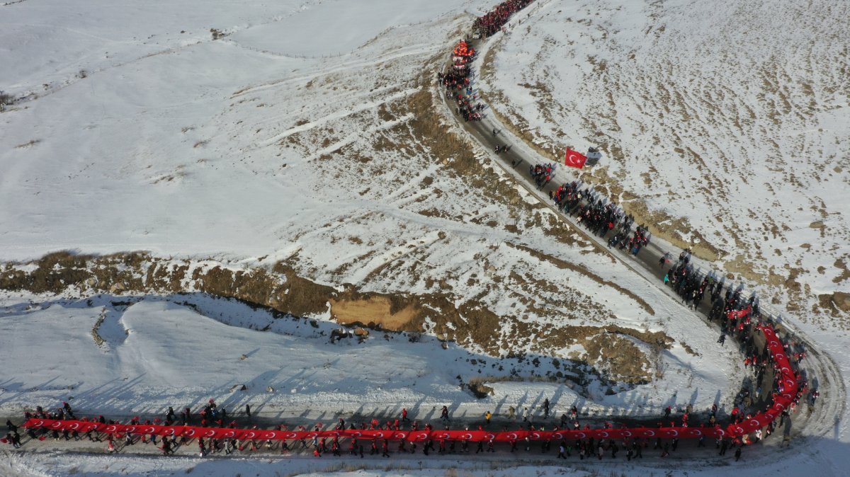 Thousands of people walk together in the snowy mountains of Sarıkamış district, honoring the troops who fought and died in the Sarıkamış campaign, Kars, Türkiye, Jan. 5, 2024. (AA Photo)