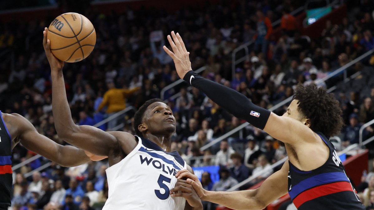 Minnesota Timberwolves guard Anthony Edwards (L) goes to the basket on Detroit Pistons guard Cade Cunningham in an NBA game, Detroit, Michigan, U.S., Jan. 4, 2025. (Reuters Photo)