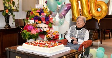 TTomiko Itooka celebrates her 116th birthday, in the city of Ashiya, Hyogo Prefecture, Japan, May 23, 2024. (AFP Photo)