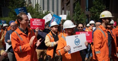 U.S. Steel Corporation workers rally outside the company&#039;s headquarters supporting the takeover by Japan&#039;s Nippon Steel, Pittsburgh, Pennsylvania, U.S., Sept. 4, 2024. (AFP Photo)