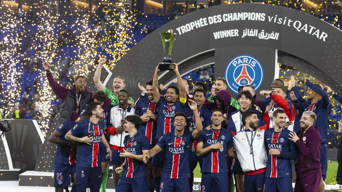 Paris Saint-Germain players celebrate with the trophy after winning the French Champions&#039; Trophy (Trophee des Champions) final football match against AS Monaco at the Stadium 974, Doha, Qatar, Jan. 5, 2025. (AFP Photo)