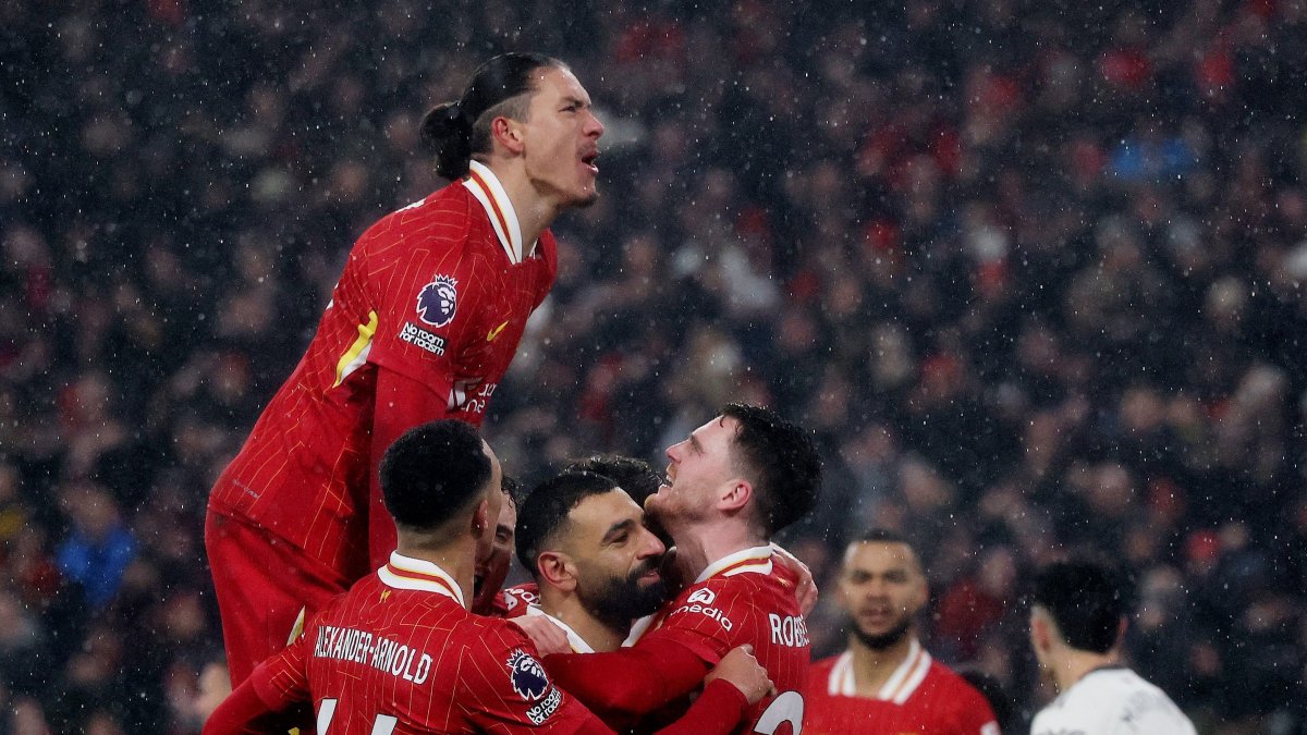 Liverpool players celebrate Mohamed Salah&#039;s goal during the Premier League match against Manchester United at the Anfield, Liverpool, Britain, Jan. 5, 2025. (Reuters Photo)