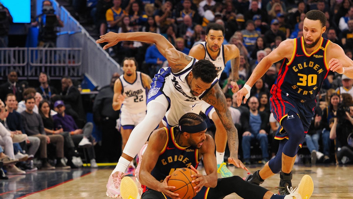 Sacramento Kings guard Malik Monk dives off Golden State Warriors guard Moses Moody as he looks to pass the ball to guard Stephen Curry (R) from the floor during the third quarter at Chase Center, San Francisco, California, U.S., Jan. 5, 2025. (Reuters Photo)