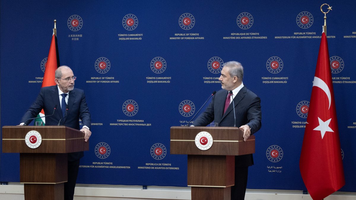 Foreign Minister Hakan Fidan (R) speaks at a joint news conference with his Jordanian counterpart Ayman Safadi, Ankara, Türkiye, Dec. 6, 2024. (AA Photo)