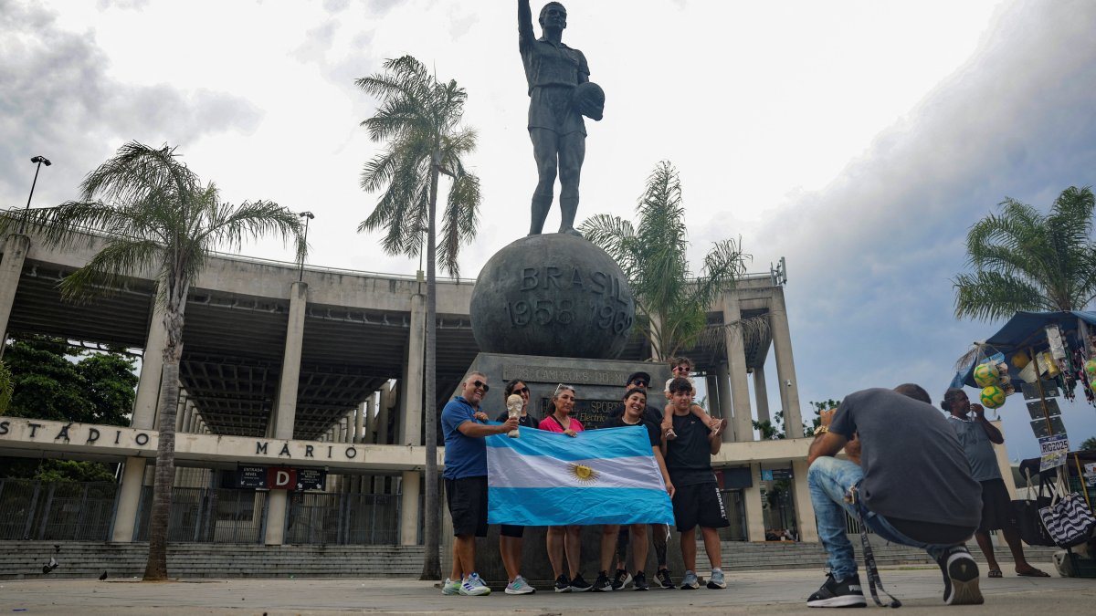 Argentine tourists pose for pictures in front of the Maracana stadium in Rio de Janeiro, Brazil, Jan. 3, 2025. (Reuters Photo)