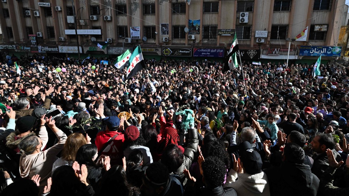 People wave independence-era Syrian flags during a march celebrating the collapse of Bashar Assad’s rule in Sweida, Dec. 13, 2024. (AFP File Photo)