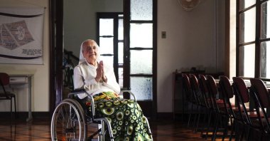 In this photo released by LongeviQuest, Sister Inah Canabarro, 115, puts her hands together in prayer, Porto Alegre, Brazil, Feb. 16, 2024. (AP Photo)