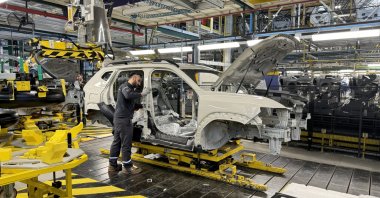 A worker is photographed on an assembly line of the new Renault Duster at the Oyak Renault plant in Bursa, northwestern Türkiye, Nov. 26, 2024. (AA Photo)