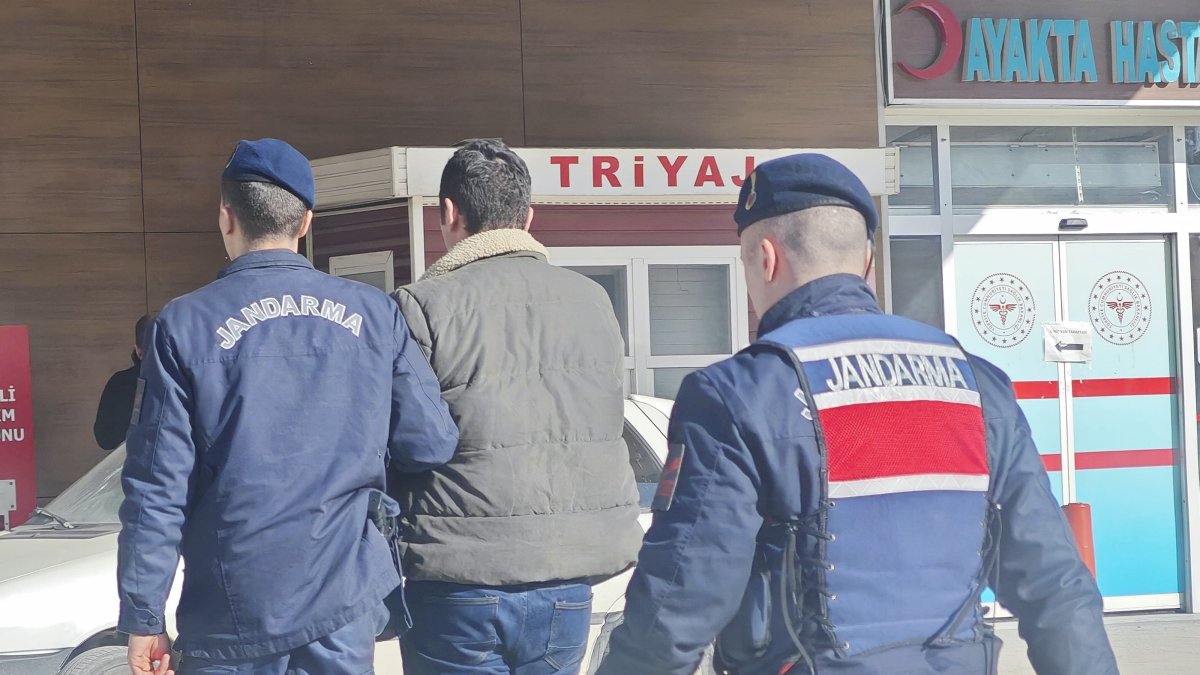 Gendarmerie officers escort a captured FETÖ suspect, Bursa, northwestern Türkiye, Jan. 3, 2025. (AA Photo)