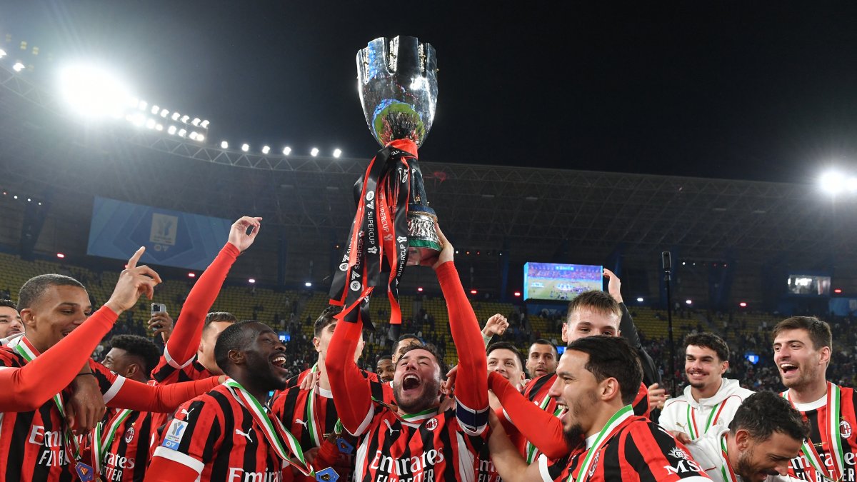 AC Milan players celebrate after winning the Italian Super Cup final match against Inter Milan at the Al Awwal Park, Riyadh, Saudi Arabia, Jan. 7, 2025. (Reuters Photo)