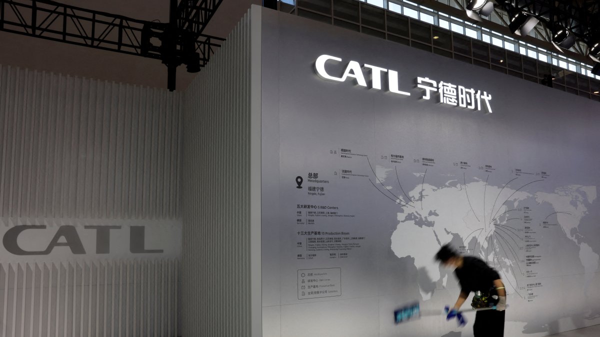 A staff member cleans a display showing the locations of battery maker CATL&#039;s production bases, at the CATL booth during the first China International Supply Chain Expo (CISCE), Beijing, China, Nov. 28, 2023. (Reuters Photo)