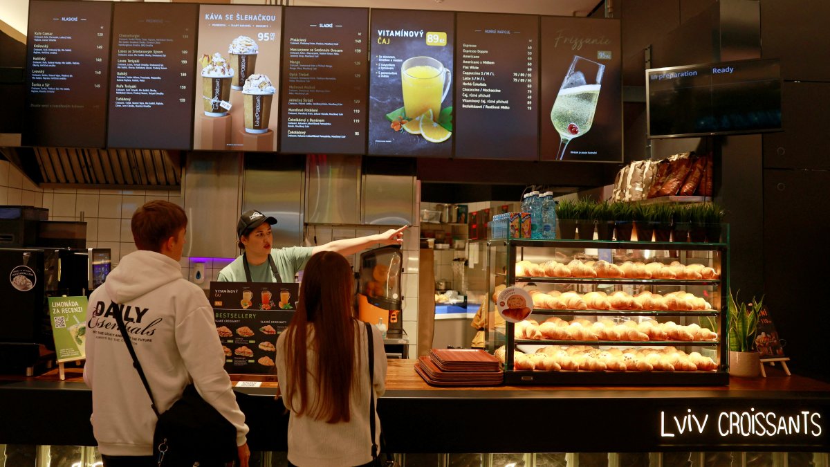 An employee takes a customer&#039;s order at Lviv Croissants bakery in a shopping mall, Prague, Czechia, Dec. 17, 2024. (Reuters Photo)