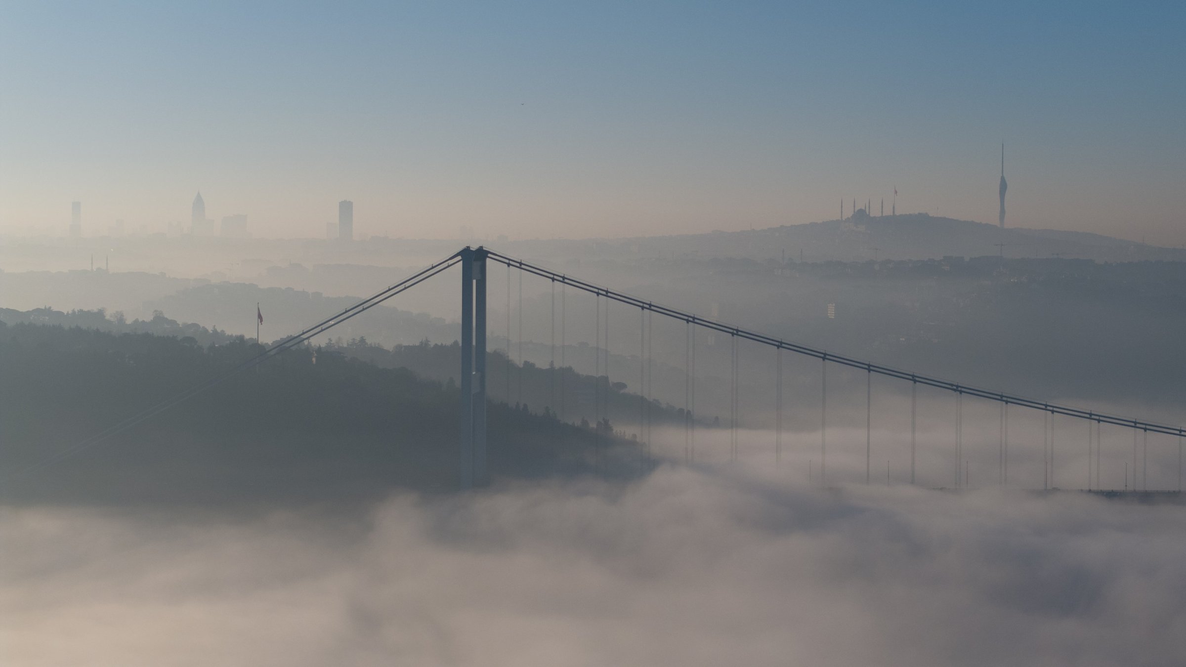 Istanbul has recently been engulfed by dense fog and worsening air quality due to high atmospheric pressure. (AA Photo)