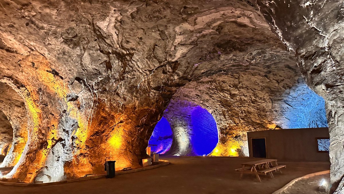 The therapeutic center within the Salt mountain, situated several meters underground, features walls, ceilings and floors entirely made of salt in Iğdır, eastern Türkiye. (AA Photo)