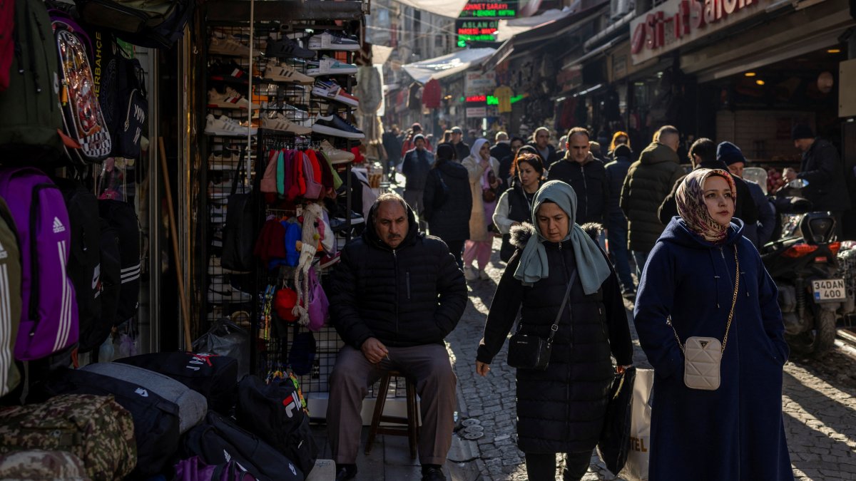 People walk through a shopping street in Istanbul, Türkiye, Nov. 27, 2023. (Reuters Photo)