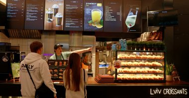 An employee takes a customer&#039;s order at Lviv Croissants bakery in a shopping mall, Prague, Czechia, Dec. 17, 2024. (Reuters Photo)