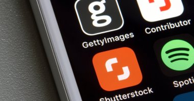 Shutterstock, Getty Images mobile app icons are seen on a smartphone in Portland, U.S., May 31, 2020. (Shutterstock Photo)