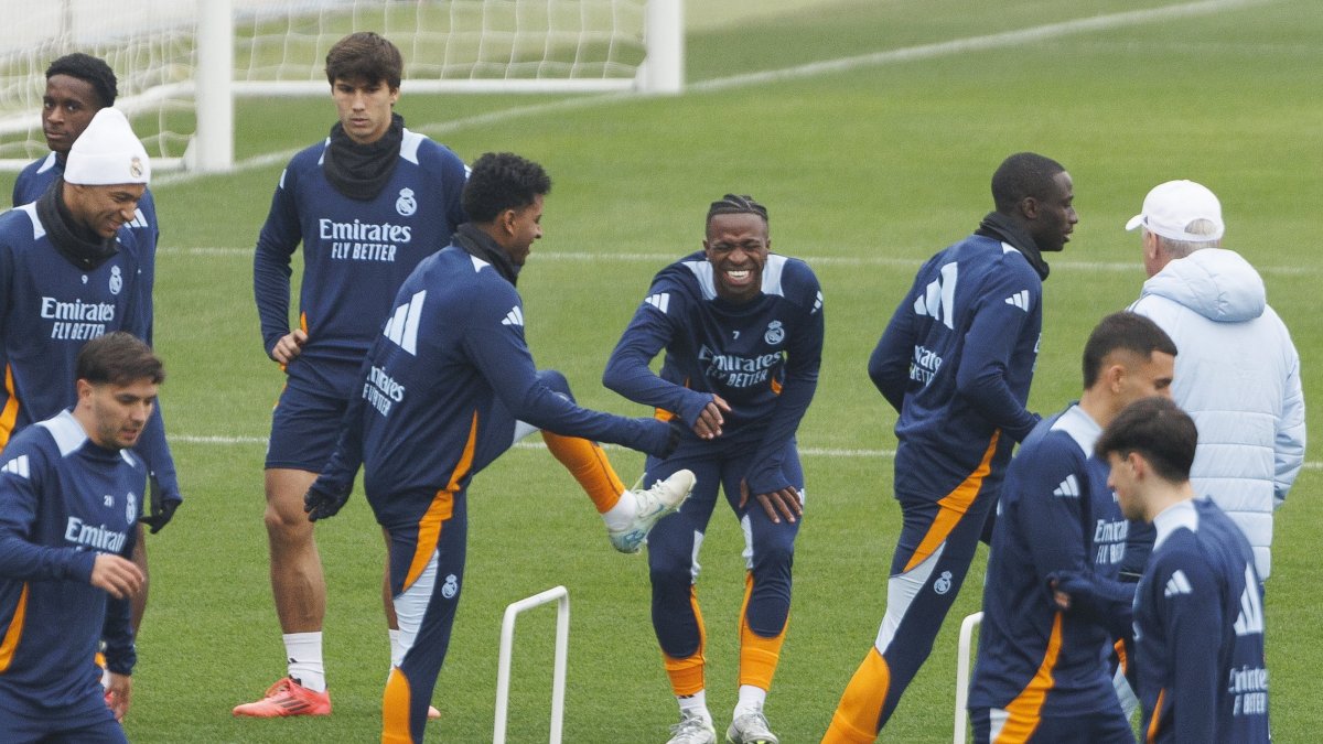 Real Madrid&#039;s Vinicius Jr. (C) attends the team&#039;s training session held at Valdebebas sports complex, Madrid, Spain, Jan. 5, 2025. (EPA Photo)